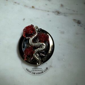 Bath & Body works snake care fragrance clip